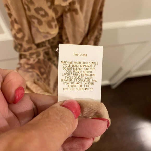 Guess by Marciano Polyester Sleeveless Blouse Full a Flouncy Size Medium - Picture 8 of 8